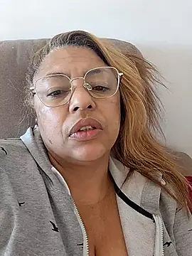 Halanamorena online show from November 26, 2025, 11:32 am