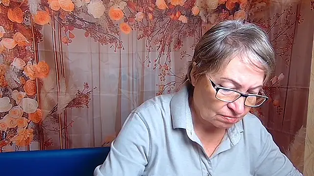 OlgaLuck online show from November 26, 2025, 6:13 am