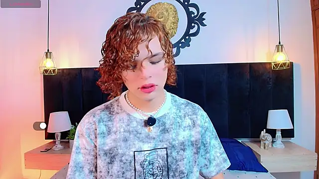 Skyee angel online show from April 19, 2026, 1:23 pm