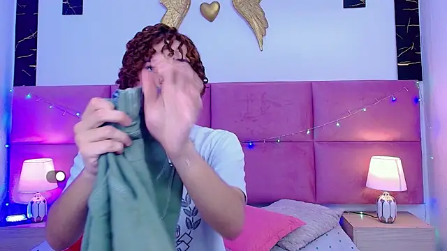 Skyee angel online show from February 11, 2026, 8:09 pm