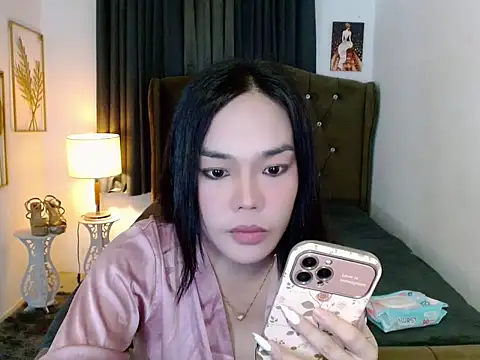 Snapshot of hollyyumiloove chatting on May 8, 2026, 10:19 am hollyyumiloove online show from May 8, 2026, 10:19 am