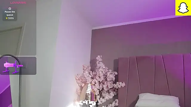 DeniseSun online show from February 4, 2026, 4:18 am