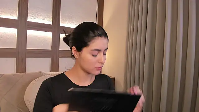 Snapshot of SarhaVega chatting on February 15, 2026, 12:26 pm SarhaVega online show from February 15, 2026, 12:26 pm