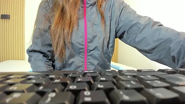 Izelevans online show from February 7, 2026, 11:18 am