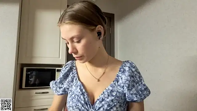 Snapshot of JessHunterti chatting on November 23, 2025, 2:27 pm JessHunterti online show from November 23, 2025, 2:27 pm