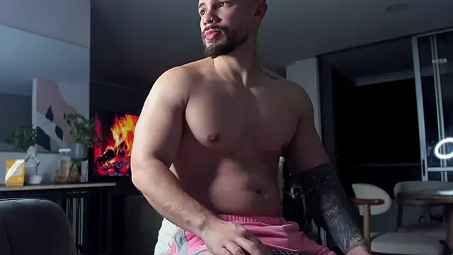 Valenthino Salvatore online show from April 17, 2026, 3:53 am