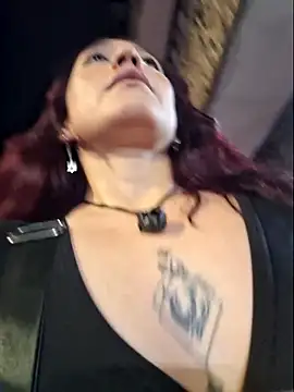 Eveeelyn25 online show from February 7, 2026, 1:02 am