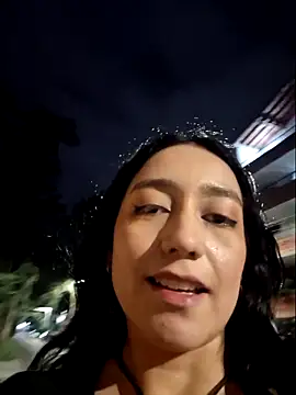 Eveeelyn25 online show from May 2, 2026, 2:39 am