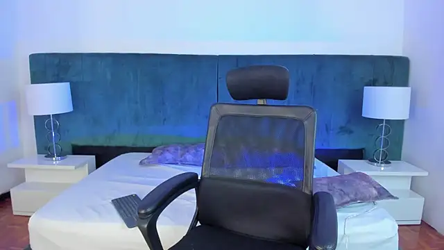 Snapshot of CleoColliva_ chatting on January 12, 2026, 4:08 am CleoColliva online show from January 12, 2026, 4:08 am