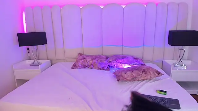 Snapshot of CleoColliva_ chatting on January 8, 2026, 3:34 am CleoColliva online show from January 8, 2026, 3:34 am