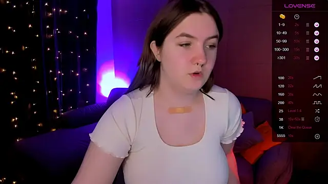 lovelyy julia online show from March 16, 2026, 8:18 am