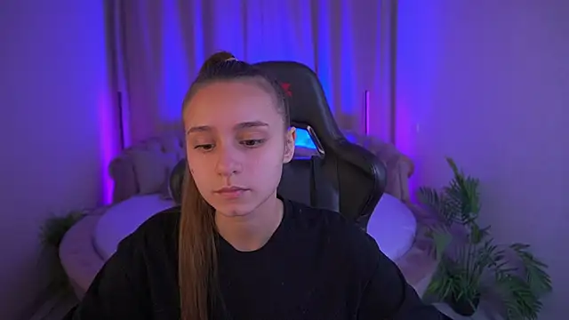 Snapshot of TinyNatalie chatting on November 24, 2025, 7:08 am TinyNatalie online show from November 24, 2025, 7:08 am