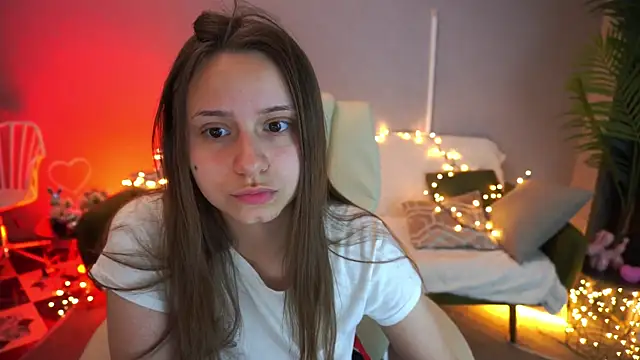 TinyNatalie online show from May 16, 2026, 8:52 pm