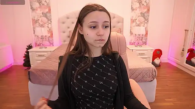 TinyNatalie online show from January 18, 2026, 2:20 pm