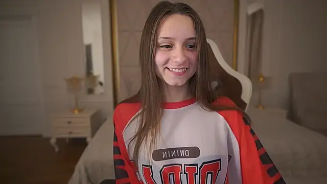 TinyNatalie online show from February 18, 2026, 11:45 pm