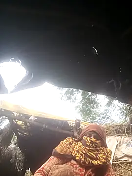 Snapshot of Hot_srei chatting on December 1, 2025, 4:13 am Hot srei online show from December 1, 2025, 4:13 am