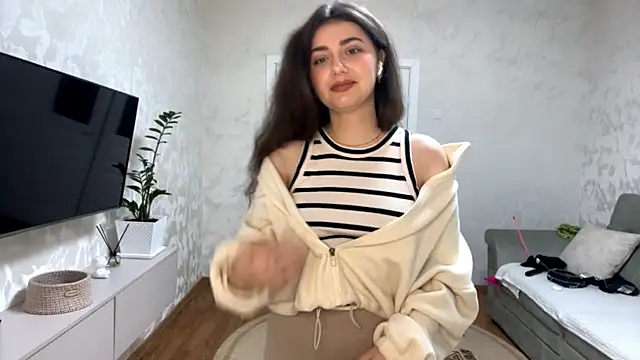 LorrineHayslett online show from November 24, 2025, 5:24 pm