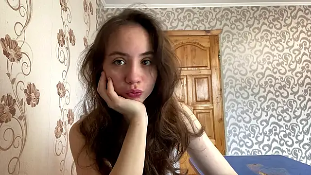 ChandaApplin online show from December 15, 2025, 9:04 am