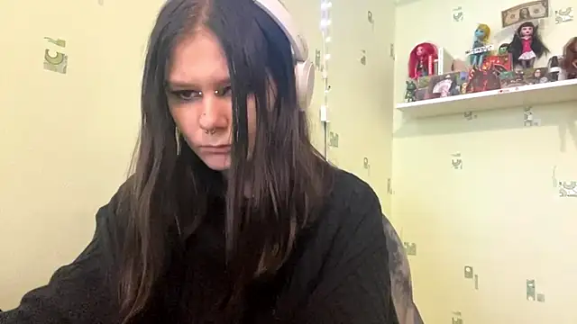 TraceeSchutt online show from December 1, 2025, 10:16 am