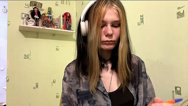 TraceeSchutt online show from January 10, 2026, 7:53 pm