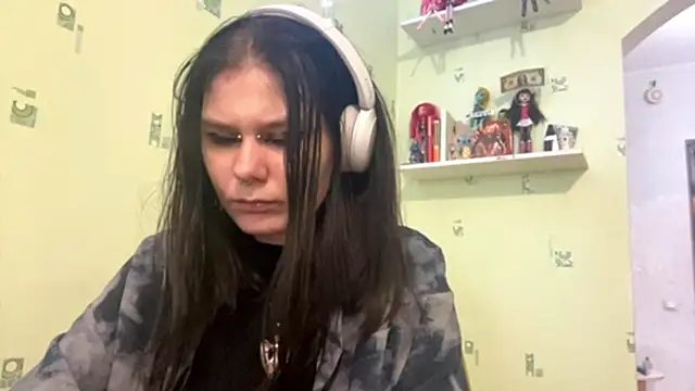 TraceeSchutt online show from December 4, 2025, 12:15 pm