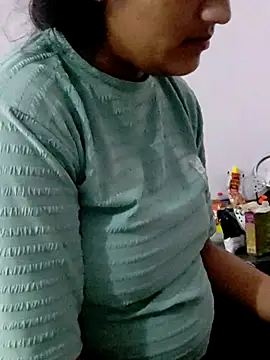 Hot hania online show from December 1, 2025, 3:29 am