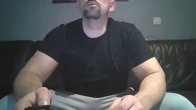 DeeLouLou online show from November 30, 2025, 5:41 am