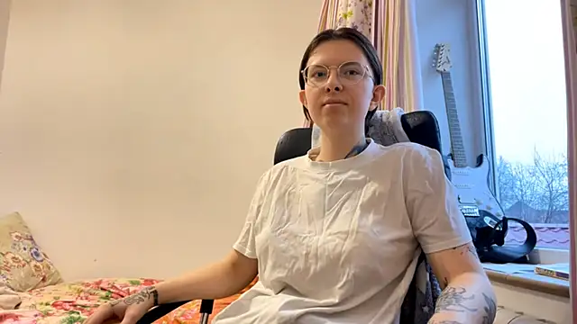 FiorettaFen online show from November 23, 2025, 7:18 am