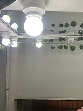 Kitty Bms  online show from December 22, 2025, 6:52 pm