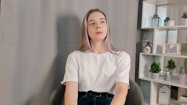 RethaJarema online show from November 23, 2025, 7:07 am