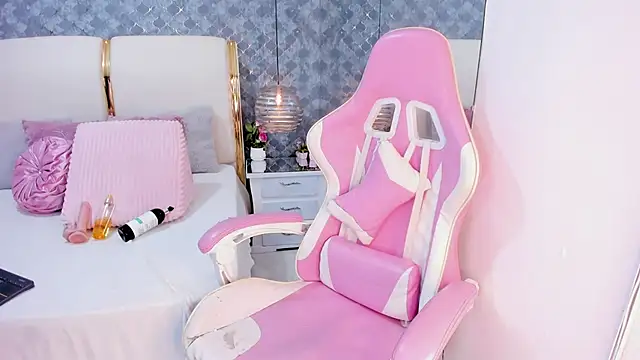 Snapshot of ThianaGarcia chatting on January 17, 2026, 1:47 pm ThianaGarcia online show from January 17, 2026, 1:47 pm