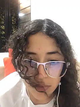 Lucris0304 online show from November 28, 2025, 2:01 am