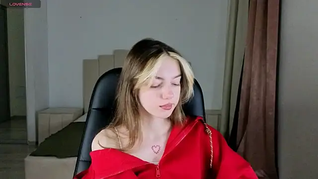 MILLIE MUR online show from January 14, 2026, 5:22 am