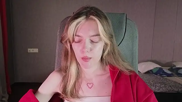 MILLIE MUR online show from December 22, 2025, 5:29 am