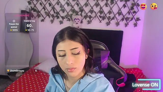 dulcinea77gp online show from March 27, 2026, 3:37 am