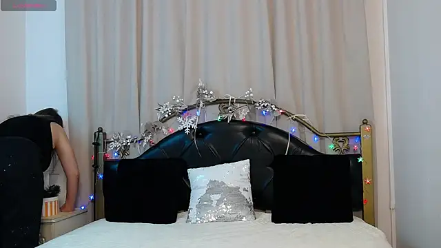 Leona Rae online show from December 23, 2025, 9:30 am