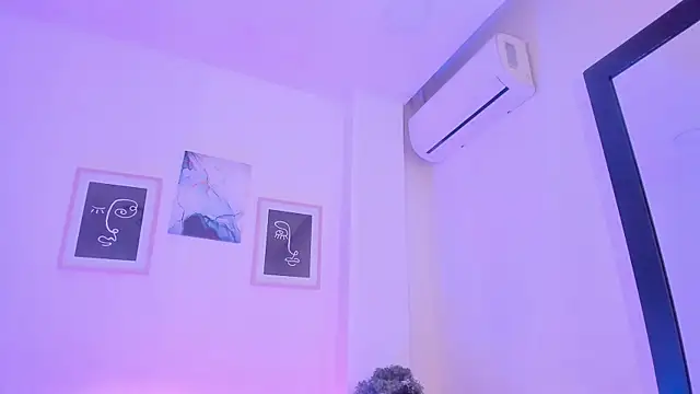 alejandrarojas  online show from April 6, 2026, 12:28 pm