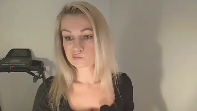 Snapshot of Sweet_Eira chatting on January 18, 2026, 3:59 pm Sweet Eira online show from January 18, 2026, 3:59 pm