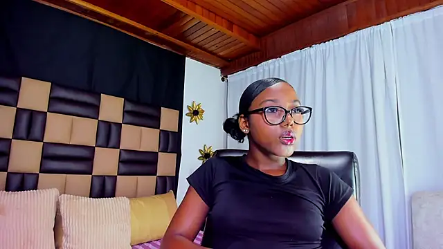 MelodyBrooks online show from November 25, 2025, 5:13 pm