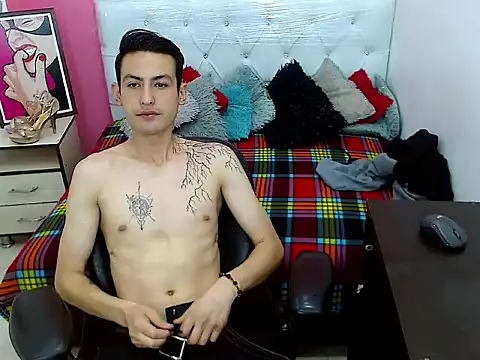 xxxstrongerboyxxx online show from November 27, 2025, 8:31 pm