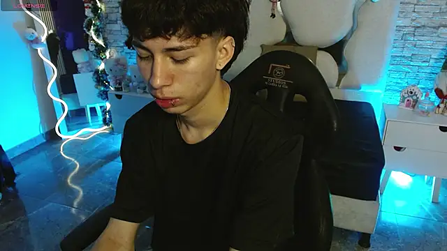 kaelwolf tay online show from December 14, 2025, 7:41 pm