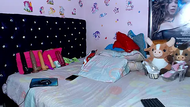 ShantalTsFox online show from April 16, 2026, 1:39 am