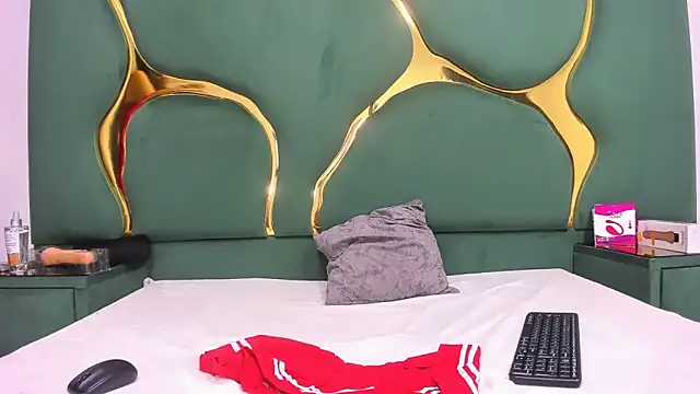 Snapshot of RoxanneBloom chatting on February 3, 2026, 6:51 am RoxanneBloom online show from February 3, 2026, 6:51 am