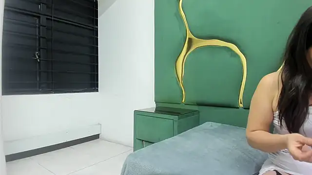 RoxanneBloom online show from March 10, 2026, 3:43 am