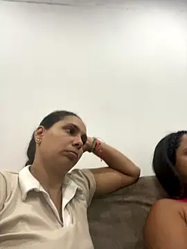 candyysofhia online show from November 23, 2025, 2:32 am