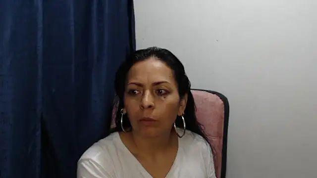 Paolahotty online show from December 17, 2025, 2:33 pm