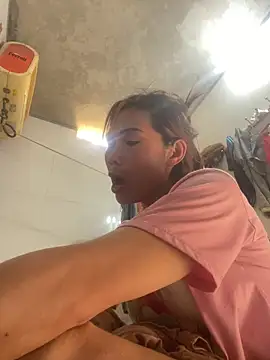 meganmeo online show from April 12, 2026, 6:16 am