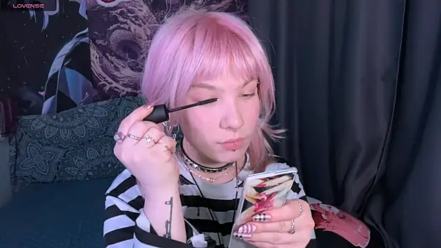 LolaDollyMur online show from December 18, 2025, 7:07 pm