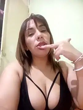 candeculona online show from December 1, 2025, 2:01 am