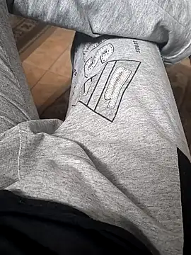 Alexutz21 online show from April 8, 2026, 5:20 am